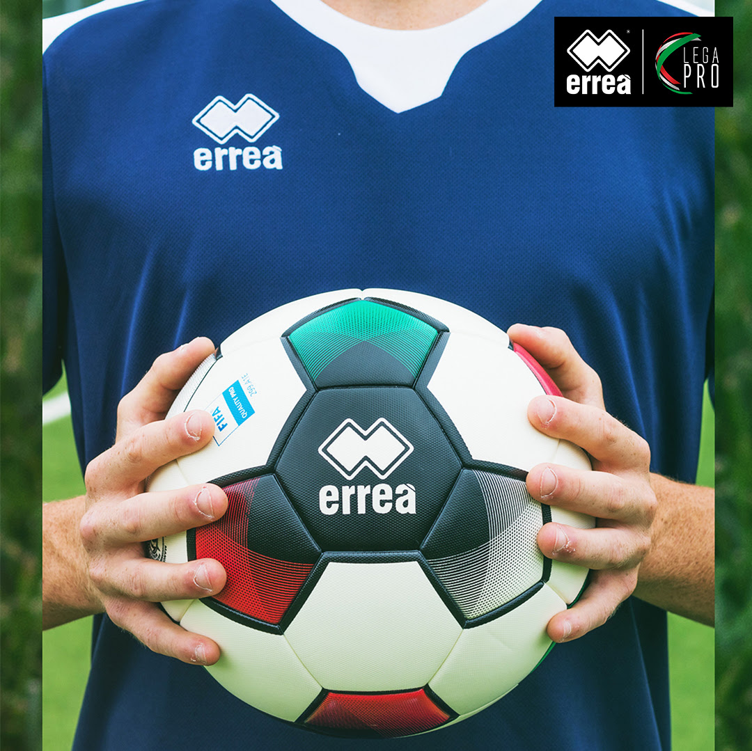 Svelato Magister Legacy, il nuovo pallone dotato di QR code realizzato da Erreà Sport per la stagione 2021-2022 di Lega Pro